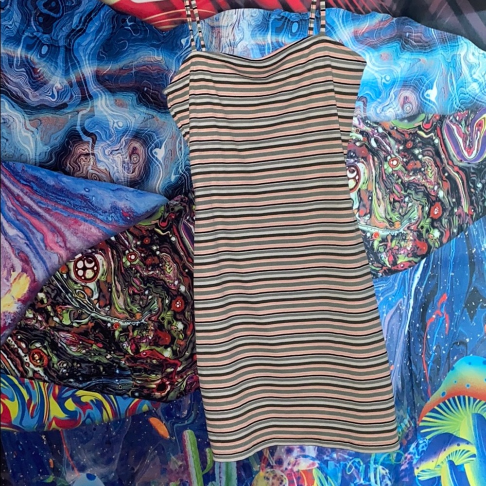 Dress - Picture 2 of 4